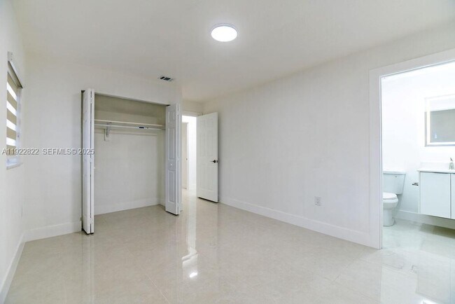 Building Photo - 5240 SW 139th Pl