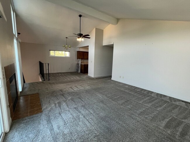 Building Photo - 515 Ash St