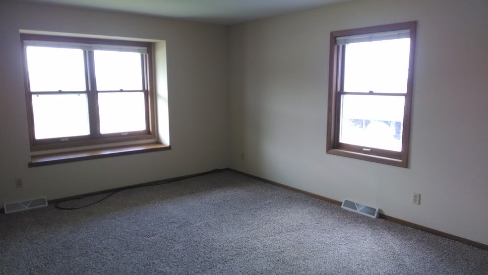 Building Photo - 5750 Jefferson Rd