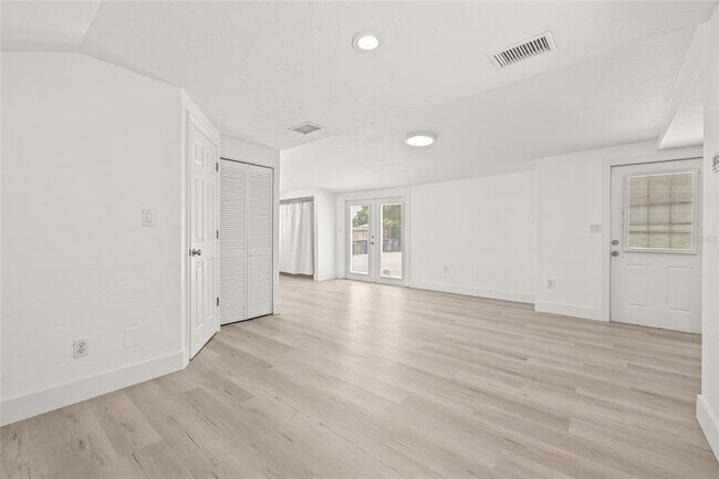 Building Photo - 2856 W Rainbow Cir