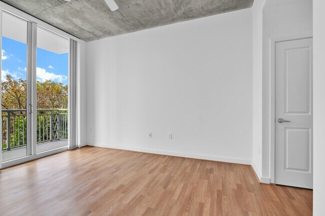 Building Photo - 300 S Australian Ave