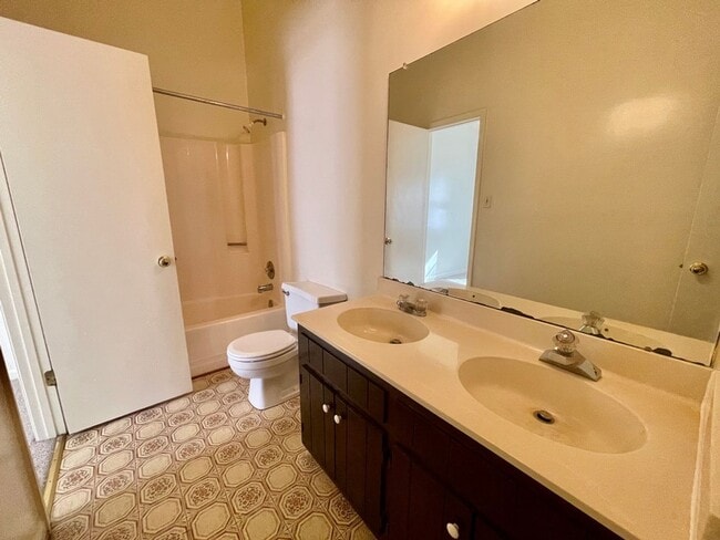 Building Photo - 1619 Autumn Dr