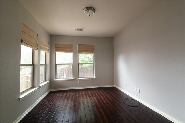 Building Photo - 528 Loma Cedro Bend