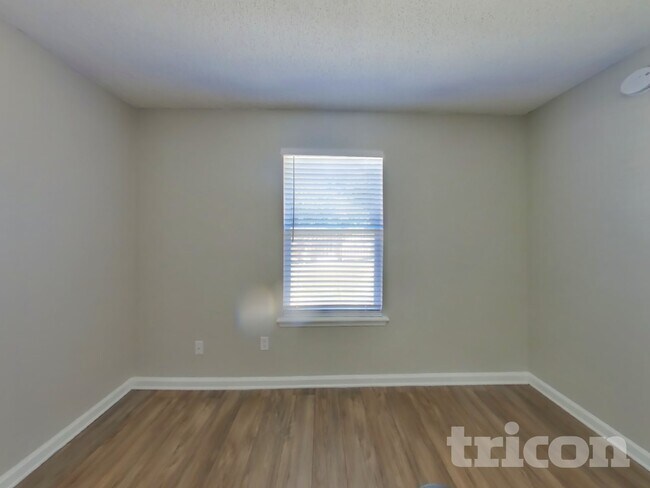 Building Photo - 11507 Otters Den Ct E