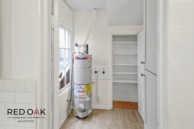 Building Photo - 206 S Martel Ave