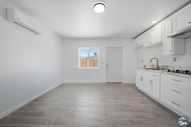 Building Photo - 1077 Wozencraft St