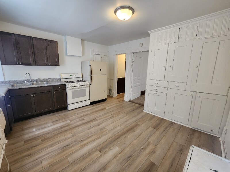 Building Photo - 1575 Coit Ave NE