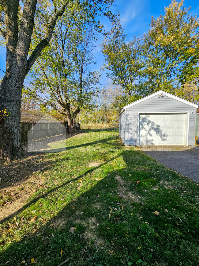 Building Photo - 2439 Bancroft St