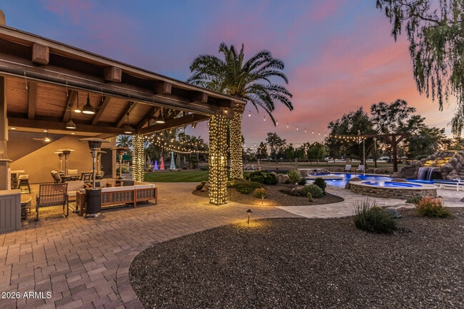 Building Photo - 5821 E Cactus Rd