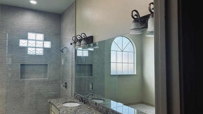 Building Photo - 10614 Kirby Dr