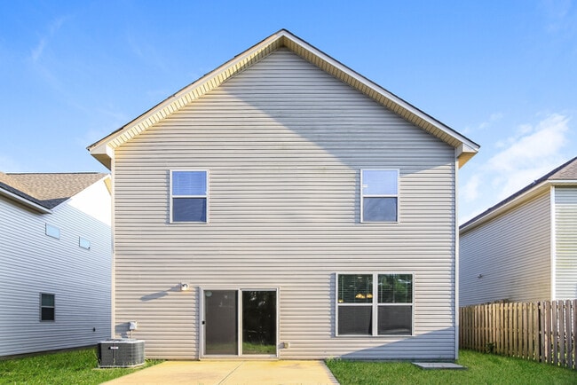 Building Photo - 262 Claudia Dr