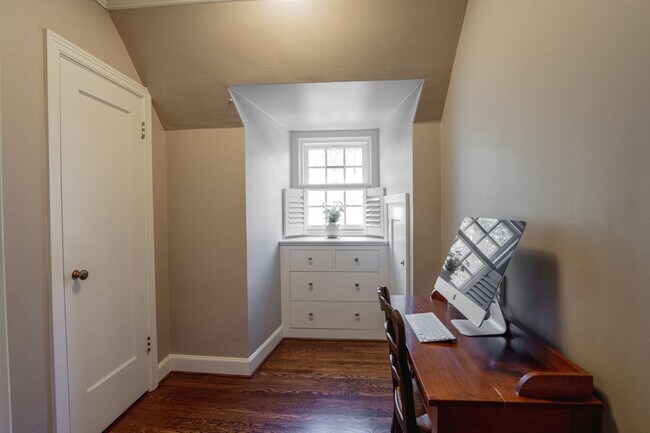 Building Photo - Luxurious Portland Heights home tucked away on a private street on nearly half an acre.