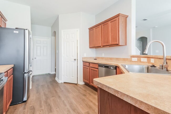 Building Photo - 609 Cove Ct