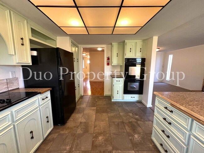 Building Photo - 2035 Harvard Dr