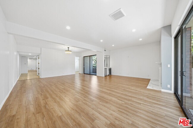 Building Photo - 141 S Linden Dr