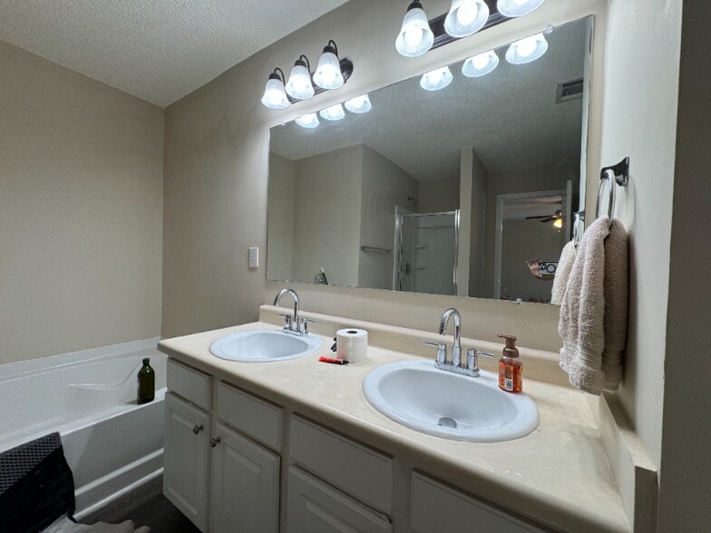 Building Photo - 431 Windstone Trail