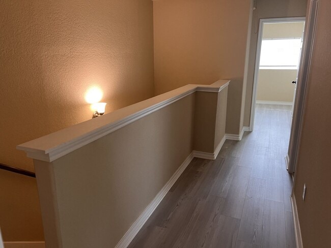 Building Photo - Luxury Townhome in Selma!