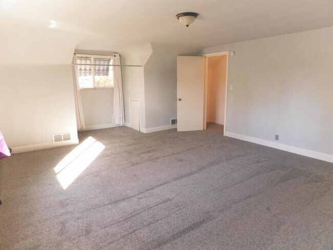 Building Photo - 1507 S 700 E