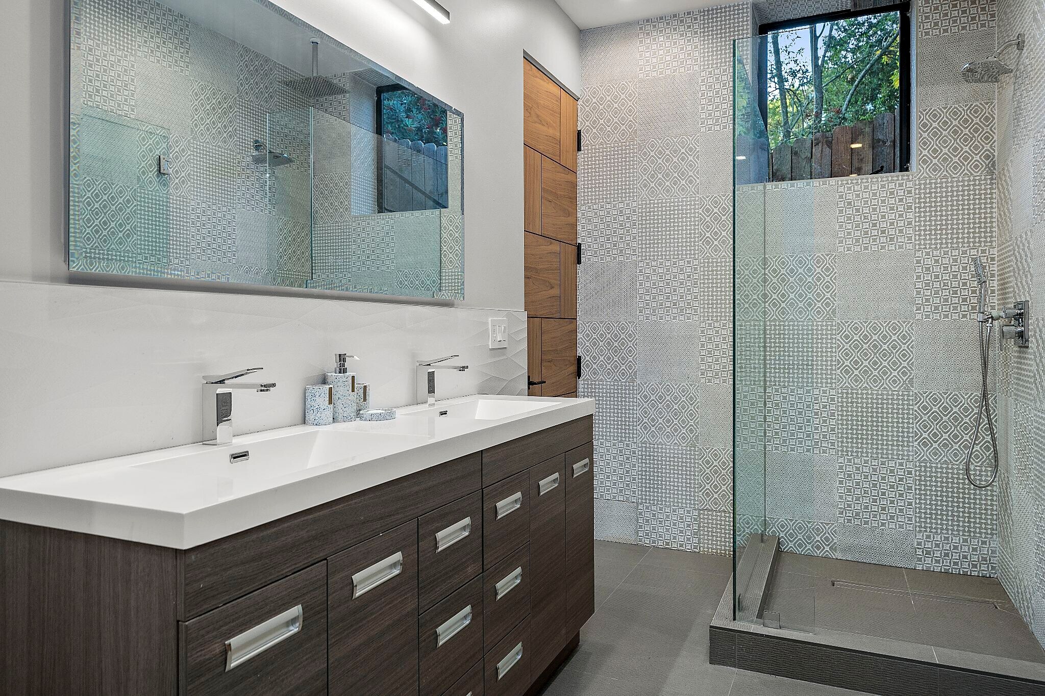 Building Photo - 3712 Broadlawn Dr