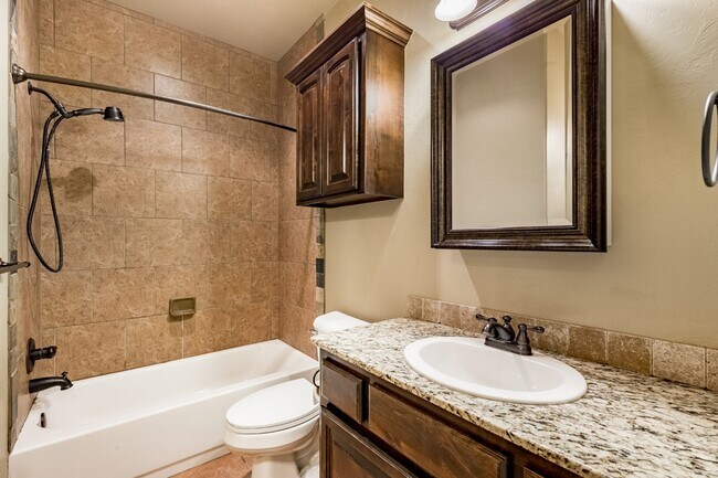 Building Photo - 1432 Glenolde Pl