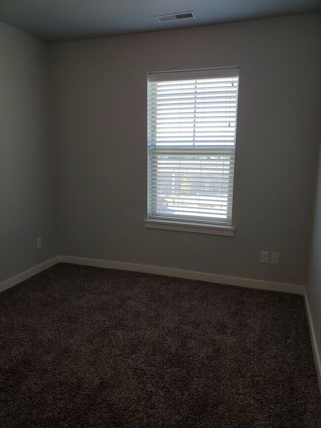 Building Photo - 8779 W Pine Valley Ln