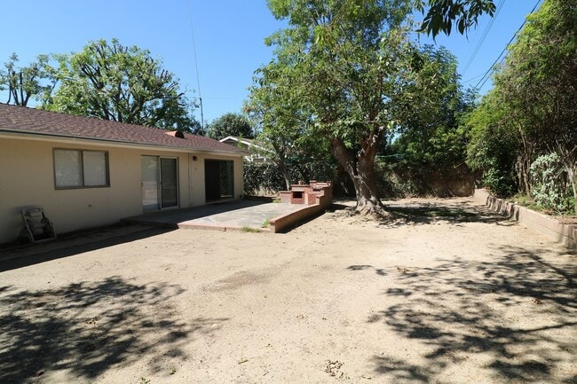 Building Photo - 3 BEDROOM, 2 BATH:  Home for Lease in Nort...