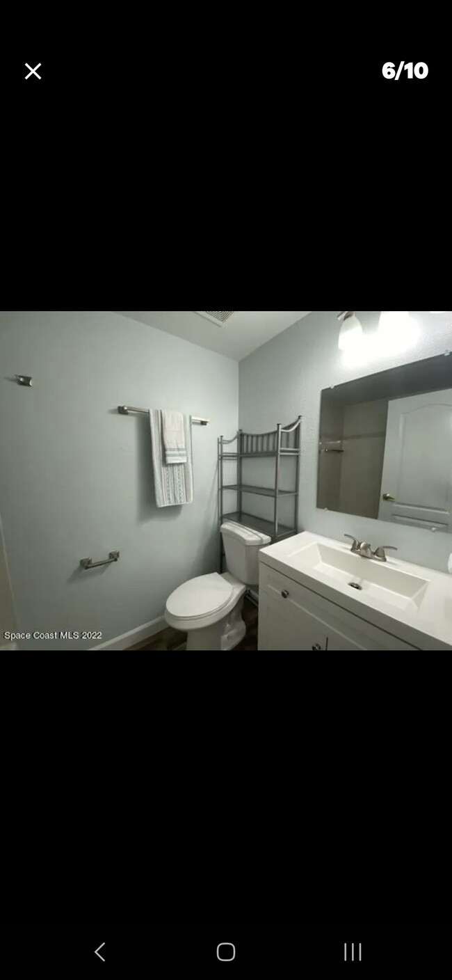 Building Photo - 2180 Country Club Dr