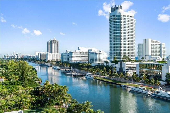 Building Photo - 4101 Pine Tree Dr