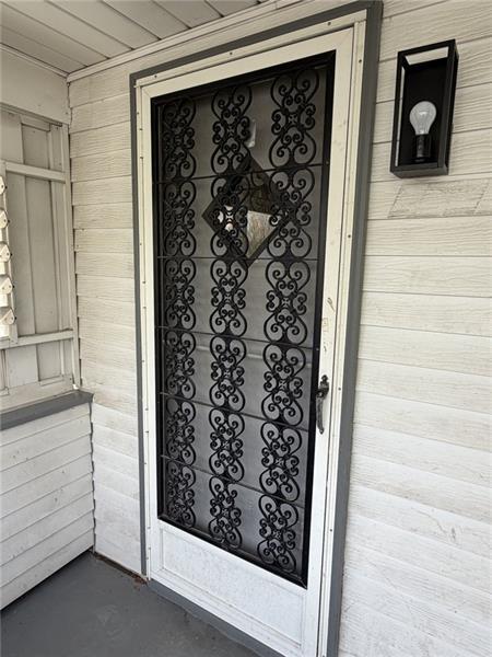 Building Photo - 1154 Eisenhower Dr