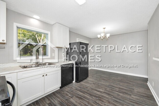 Building Photo - 4002 Summerhill Dr NW