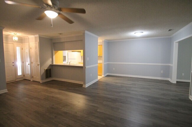 Building Photo - 806 Beech Dr