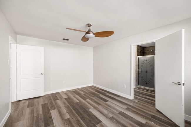 Building Photo - 19411 Long Lake Dr