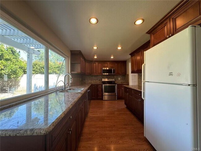 Building Photo - 44 Deerwood E
