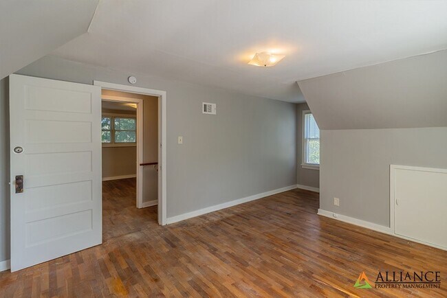 Building Photo - 1404 Legore Ln