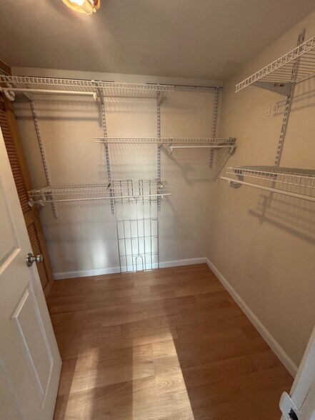 Building Photo - 952 Magothy Ave