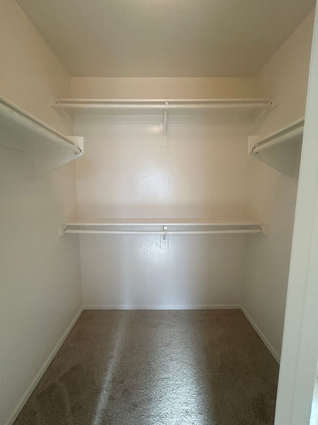 Building Photo - 308 S Oakland