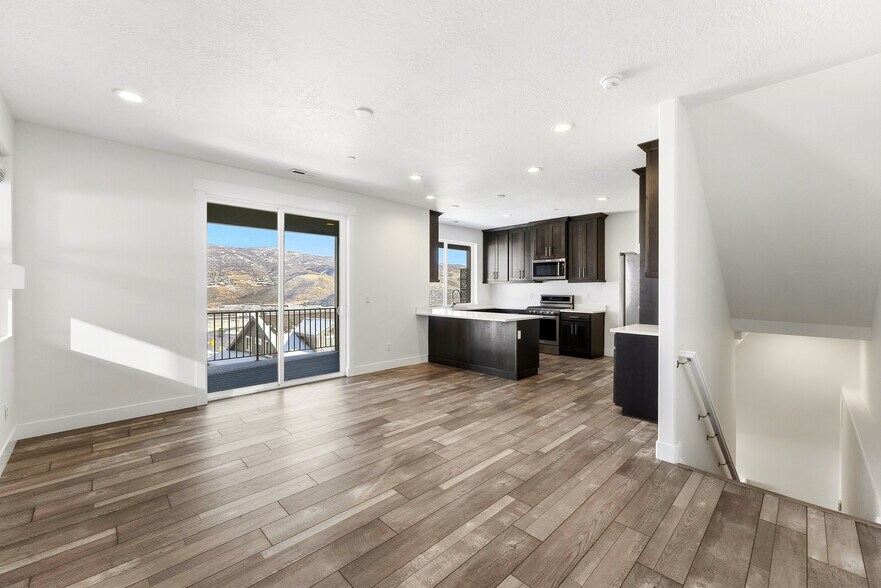 Building Photo - 3342 Santa Fe Rd