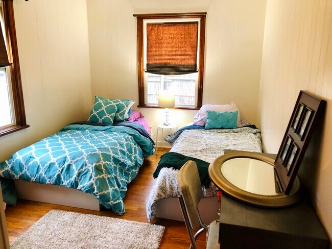 Building Photo - 606 S Webber St