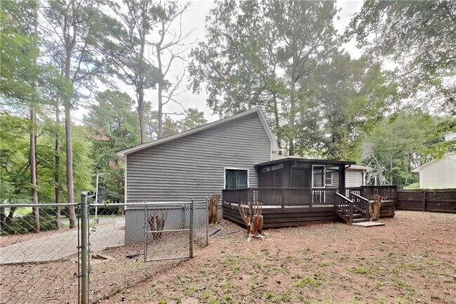 Building Photo - 2242 Josephine Ct