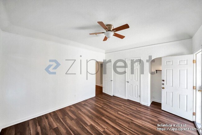 Building Photo - 2818 S Bronson Ave