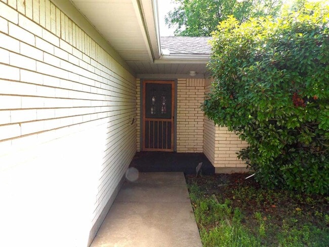 Building Photo - 4536 SE Ellsworth Ave