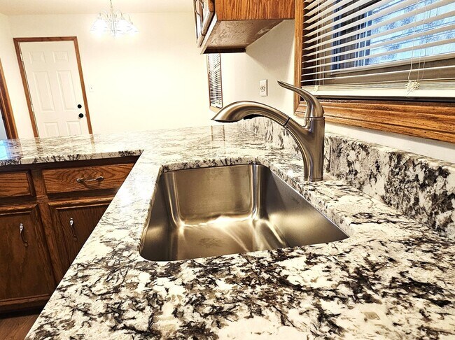 Building Photo - 5324 Long Ave