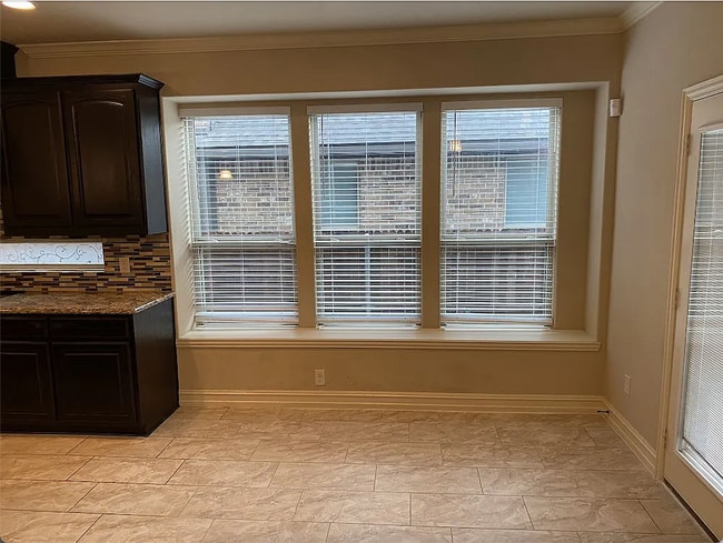 Building Photo - 1006 Jamal Dr