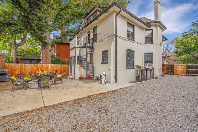 Building Photo - $1,300.00, 1 bed, 1 bath, located in Denver.