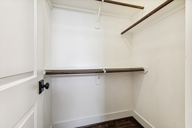 Building Photo - 912 Yale St