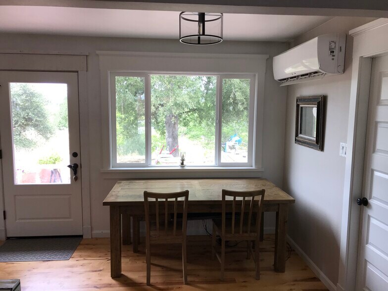 Dining - 775 Mark Twain Rd