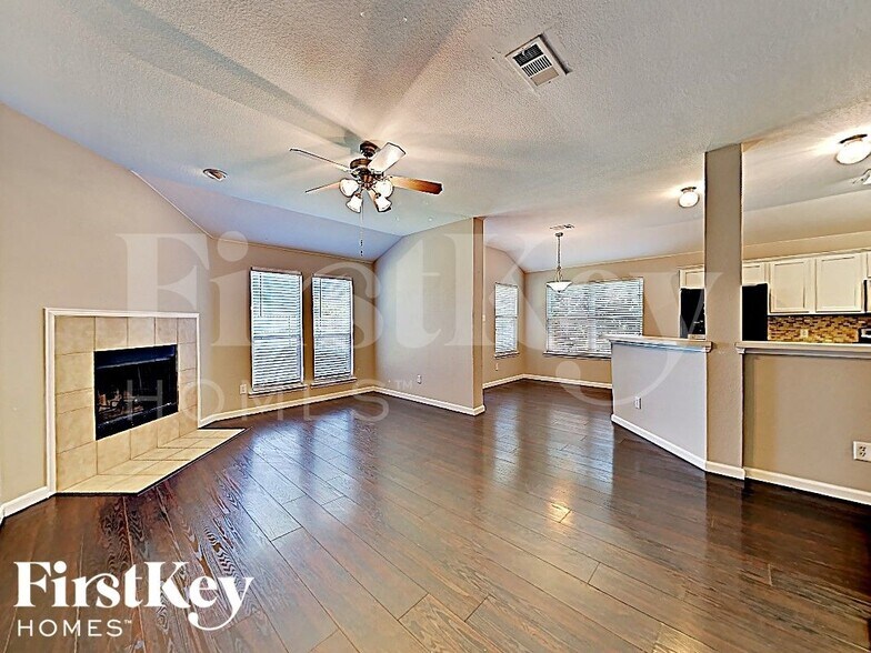 Building Photo - 724 Bamboo Dr