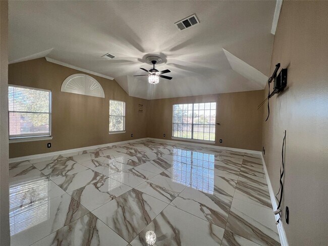 Building Photo - 13923 White Oak Springs Dr