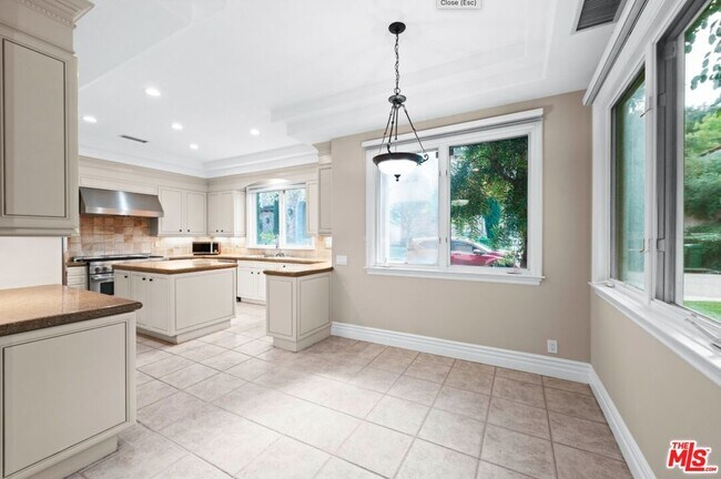 Building Photo - 11221 Briarcliff Ln