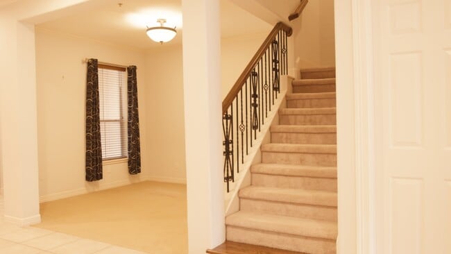 Building Photo - 4327 Lake Walk Ct